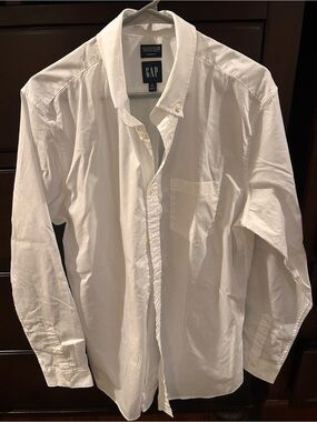 GAP Men's White Button-Down Long Sleeve Shirt
